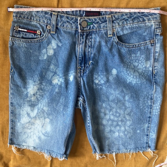 Upcycled vintage Tommy Hilfiger cut off denim shorts : OOAK dyed distressed : - Picture 13 of 16